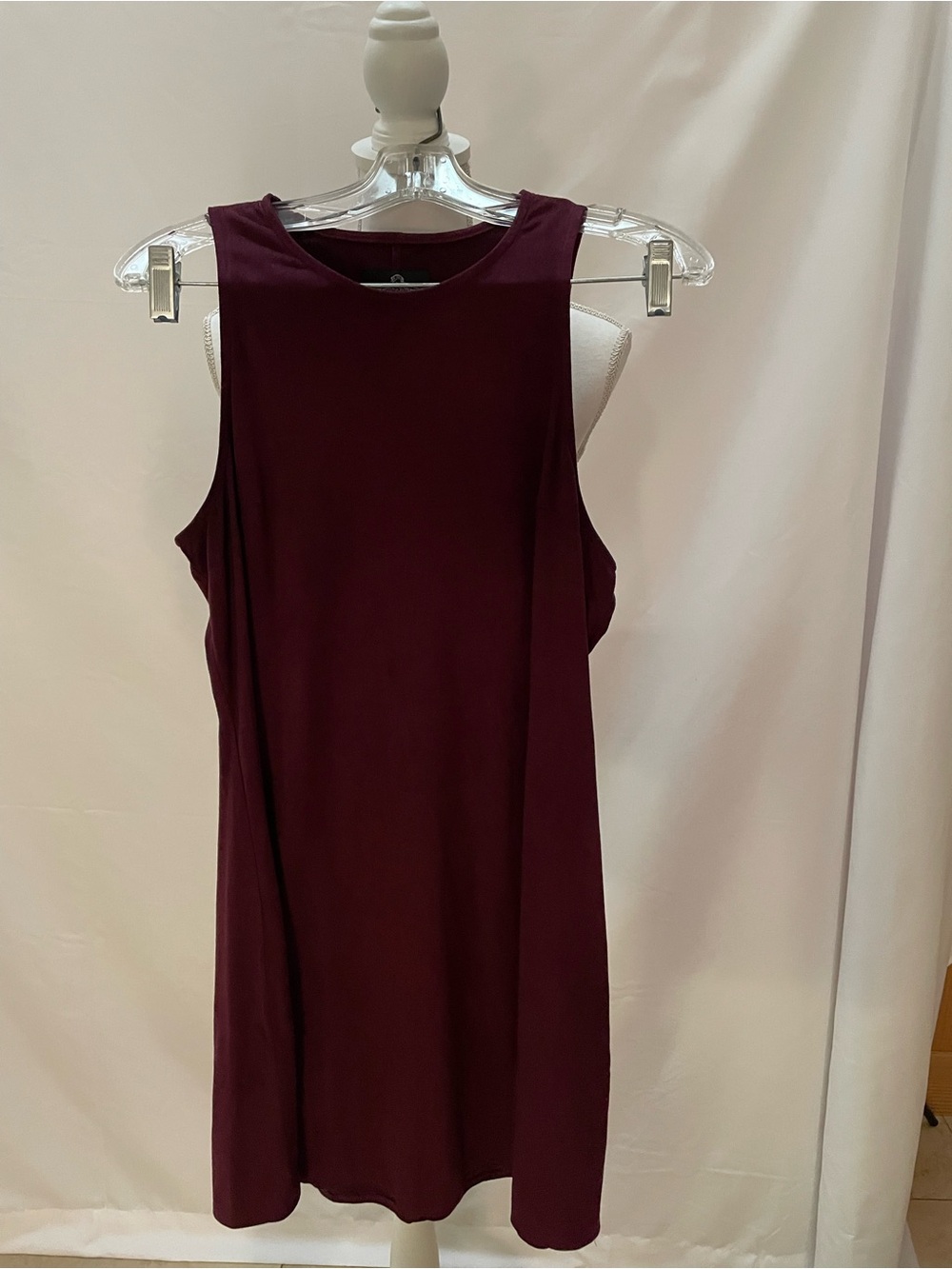 Angie Sleeveless Shift Dress in Wine